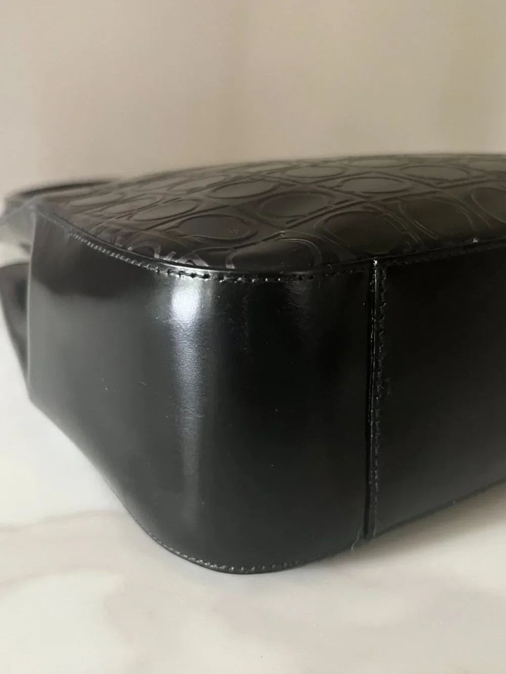 Ferragamo Gancini Embossed Black Leather Shoulder Bag AU-21 1796 - Picture 8 of 16